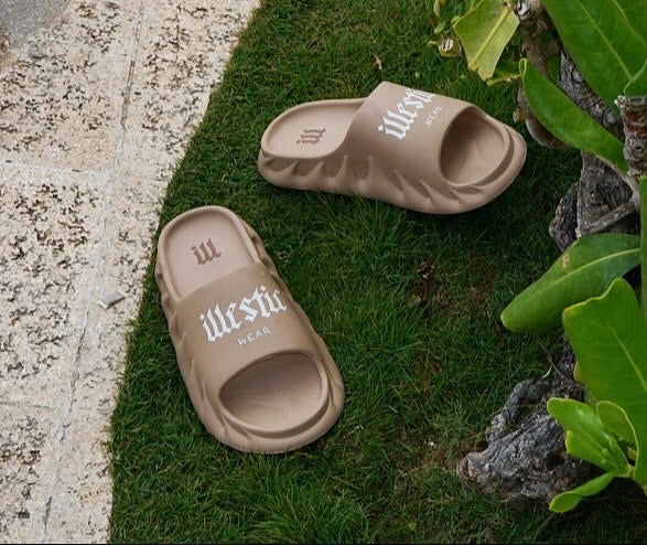 Slides illestic wear